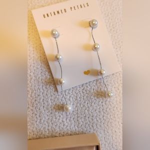 Untamed Petals Luna Pearl Drop Earrings